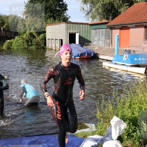 31.08.2025 - Elbe Triathlon Hamburg Luisa Fischer http://msf.ph/oto/8680916 31.08.2025 09:27:29 Schwimmen 679, 795, 854, 918 meine-sportfotos.de