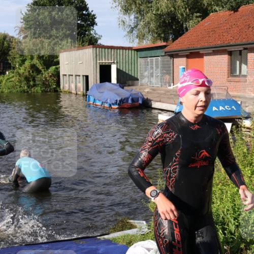31.08.2025 - Elbe Triathlon Hamburg Luisa Fischer http://msf.ph/oto/8680920 31.08.2025 09:27:29 Schwimmen 679, 795, 854, 918 meine-sportfotos.de