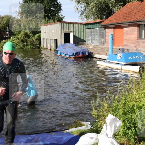 31.08.2025 - Elbe Triathlon Hamburg Luisa Fischer http://msf.ph/oto/8680923 31.08.2025 09:27:31 Schwimmen 679, 795, 854, 887, 918 meine-sportfotos.de