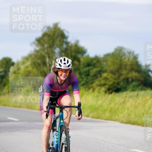 31.08.2025 - Elbe Triathlon Hamburg Michael Burmester http://msf.ph/oto/8680925 31.08.2025 10:53:33 Radfahren 1194, 1386, 1429 meine-sportfotos.de