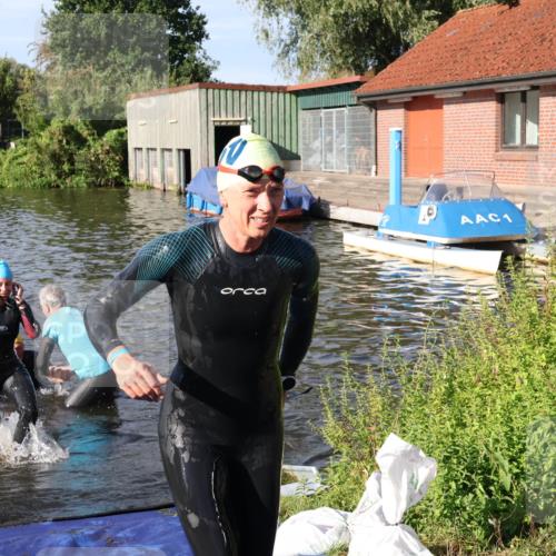 31.08.2025 - Elbe Triathlon Hamburg Luisa Fischer http://msf.ph/oto/8680940 31.08.2025 09:27:35 Schwimmen 679, 698, 785, 795, 887, 918 meine-sportfotos.de
