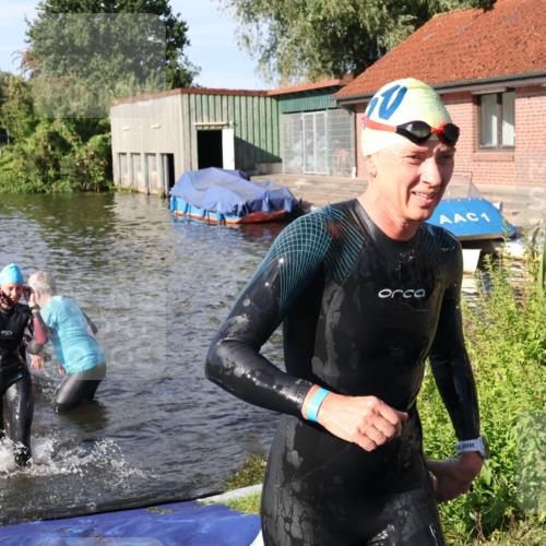 31.08.2025 - Elbe Triathlon Hamburg Luisa Fischer http://msf.ph/oto/8680942 31.08.2025 09:27:36 Schwimmen 679, 698, 785, 795, 887, 918 meine-sportfotos.de