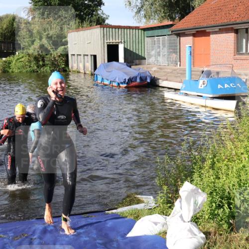 31.08.2025 - Elbe Triathlon Hamburg Luisa Fischer http://msf.ph/oto/8680948 31.08.2025 09:27:38 Schwimmen 698, 785, 795, 887, 918 meine-sportfotos.de