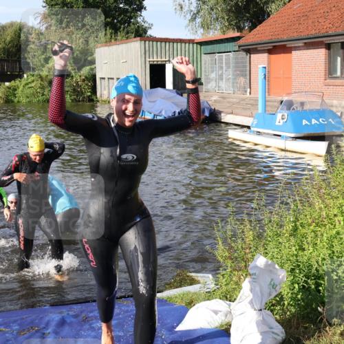 31.08.2025 - Elbe Triathlon Hamburg Luisa Fischer http://msf.ph/oto/8680952 31.08.2025 09:27:38 Schwimmen 698, 785, 795, 887, 918 meine-sportfotos.de