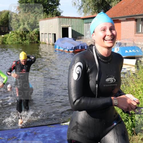 31.08.2025 - Elbe Triathlon Hamburg Luisa Fischer http://msf.ph/oto/8680956 31.08.2025 09:27:39 Schwimmen 698, 785, 795, 887, 895, 918 meine-sportfotos.de