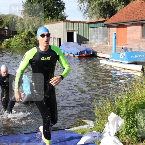 31.08.2025 - Elbe Triathlon Hamburg Luisa Fischer http://msf.ph/oto/8680974 31.08.2025 09:27:43 Schwimmen 698, 785, 887, 895 meine-sportfotos.de