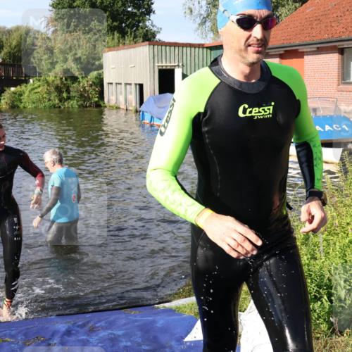 31.08.2025 - Elbe Triathlon Hamburg Luisa Fischer http://msf.ph/oto/8680980 31.08.2025 09:27:44 Schwimmen 698, 785, 887, 895 meine-sportfotos.de