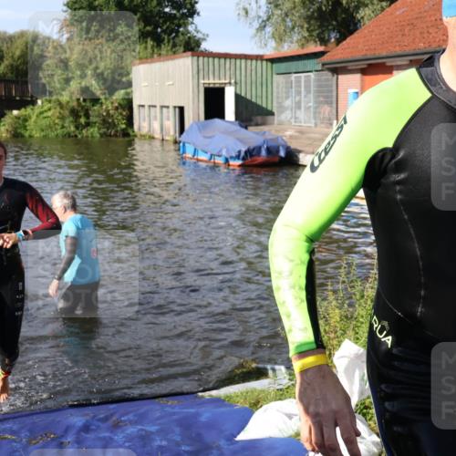 31.08.2025 - Elbe Triathlon Hamburg Luisa Fischer http://msf.ph/oto/8680981 31.08.2025 09:27:44 Schwimmen 698, 785, 887, 895 meine-sportfotos.de