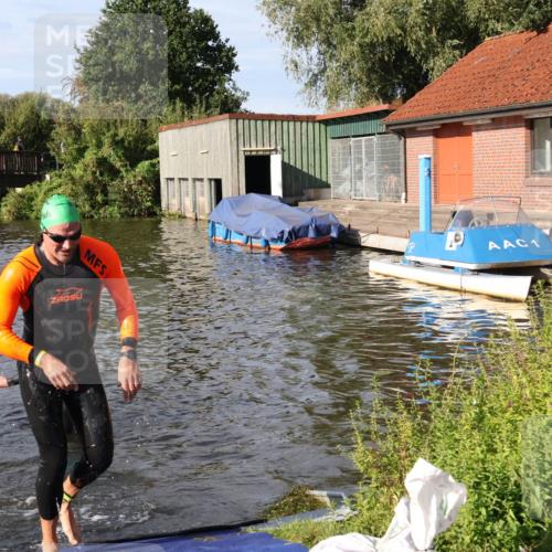 31.08.2025 - Elbe Triathlon Hamburg Luisa Fischer http://msf.ph/oto/8681005 31.08.2025 09:28:14 Schwimmen 673, 788, 815 meine-sportfotos.de