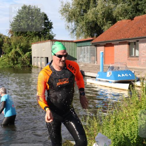 31.08.2025 - Elbe Triathlon Hamburg Luisa Fischer http://msf.ph/oto/8681011 31.08.2025 09:28:15 Schwimmen 673, 788, 815 meine-sportfotos.de