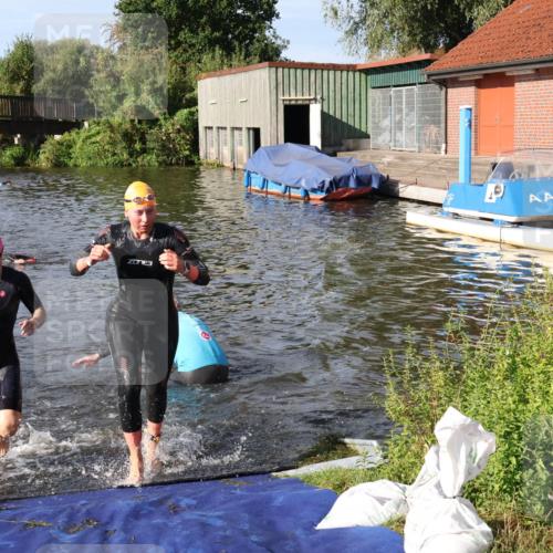 31.08.2025 - Elbe Triathlon Hamburg Luisa Fischer http://msf.ph/oto/8681012 31.08.2025 09:28:22 Schwimmen 788, 815 meine-sportfotos.de
