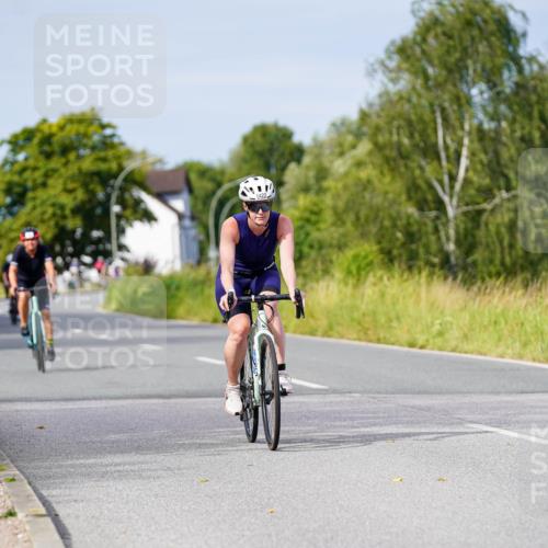 31.08.2025 - Elbe Triathlon Hamburg Michael Burmester http://msf.ph/oto/8681014 31.08.2025 10:54:15 Radfahren 923, 1178, 1416, 1422 meine-sportfotos.de