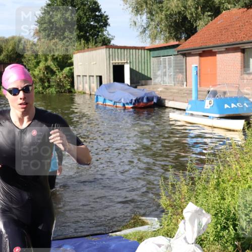 31.08.2025 - Elbe Triathlon Hamburg Luisa Fischer http://msf.ph/oto/8681023 31.08.2025 09:28:24 Schwimmen 788, 815 meine-sportfotos.de