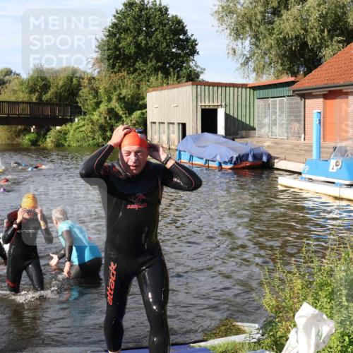 31.08.2025 - Elbe Triathlon Hamburg Luisa Fischer http://msf.ph/oto/8681036 31.08.2025 09:28:38 Schwimmen 692, 722, 771 meine-sportfotos.de