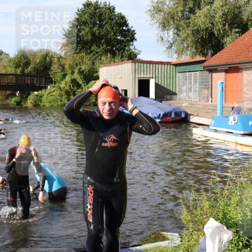 31.08.2025 - Elbe Triathlon Hamburg Luisa Fischer http://msf.ph/oto/8681038 31.08.2025 09:28:38 Schwimmen 692, 722, 771 meine-sportfotos.de