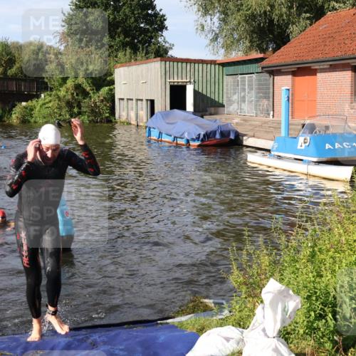 31.08.2025 - Elbe Triathlon Hamburg Luisa Fischer http://msf.ph/oto/8681057 31.08.2025 09:28:44 Schwimmen 591, 692, 722 meine-sportfotos.de
