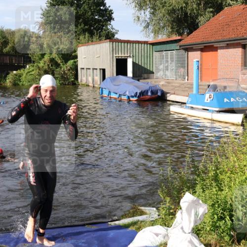 31.08.2025 - Elbe Triathlon Hamburg Luisa Fischer http://msf.ph/oto/8681059 31.08.2025 09:28:44 Schwimmen 591, 692, 722 meine-sportfotos.de