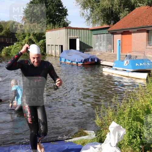 31.08.2025 - Elbe Triathlon Hamburg Luisa Fischer http://msf.ph/oto/8681060 31.08.2025 09:28:45 Schwimmen 591, 692, 722 meine-sportfotos.de