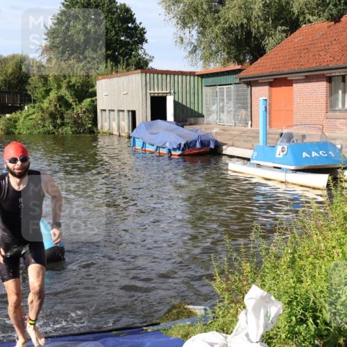 31.08.2025 - Elbe Triathlon Hamburg Luisa Fischer http://msf.ph/oto/8681069 31.08.2025 09:28:52 Schwimmen 591, 830, 848 meine-sportfotos.de