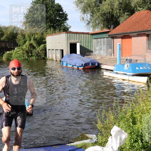 31.08.2025 - Elbe Triathlon Hamburg Luisa Fischer http://msf.ph/oto/8681072 31.08.2025 09:28:52 Schwimmen 591, 830, 848 meine-sportfotos.de