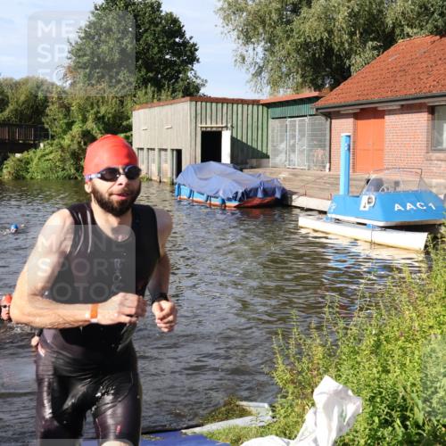 31.08.2025 - Elbe Triathlon Hamburg Luisa Fischer http://msf.ph/oto/8681075 31.08.2025 09:28:53 Schwimmen 591, 830, 840, 848 meine-sportfotos.de