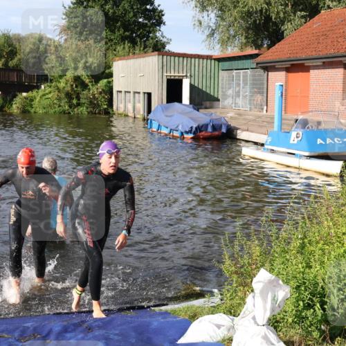 31.08.2025 - Elbe Triathlon Hamburg Luisa Fischer http://msf.ph/oto/8681078 31.08.2025 09:28:56 Schwimmen 591, 830, 840, 848, 900 meine-sportfotos.de
