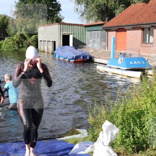 31.08.2025 - Elbe Triathlon Hamburg Luisa Fischer http://msf.ph/oto/8681093 31.08.2025 09:29:03 Schwimmen 732, 840, 851, 900 meine-sportfotos.de