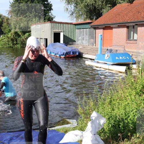 31.08.2025 - Elbe Triathlon Hamburg Luisa Fischer http://msf.ph/oto/8681094 31.08.2025 09:29:04 Schwimmen 732, 840, 851, 900 meine-sportfotos.de