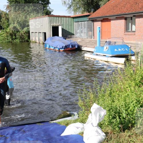 31.08.2025 - Elbe Triathlon Hamburg Luisa Fischer http://msf.ph/oto/8681103 31.08.2025 09:29:05 Schwimmen 732, 840, 851, 900, 910 meine-sportfotos.de