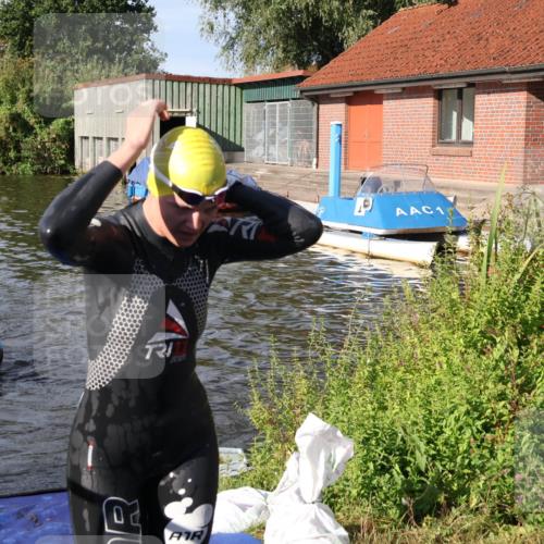 31.08.2025 - Elbe Triathlon Hamburg Luisa Fischer http://msf.ph/oto/8681113 31.08.2025 09:29:09 Schwimmen 732, 797, 835, 851, 900, 910 meine-sportfotos.de