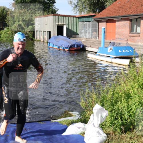 31.08.2025 - Elbe Triathlon Hamburg Luisa Fischer http://msf.ph/oto/8681120 31.08.2025 09:29:13 Schwimmen 732, 797, 835, 851, 910 meine-sportfotos.de