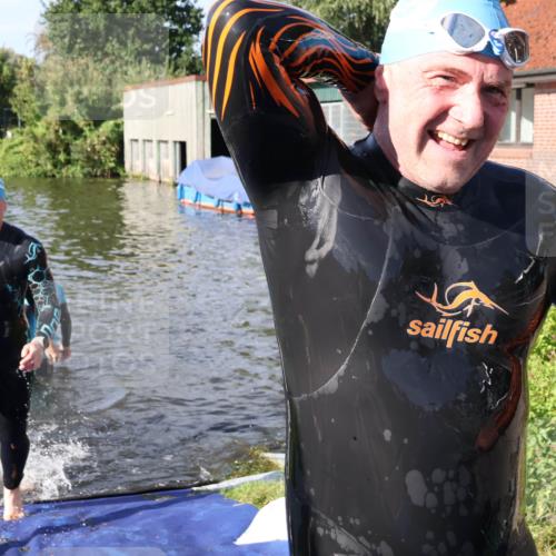 31.08.2025 - Elbe Triathlon Hamburg Luisa Fischer http://msf.ph/oto/8681127 31.08.2025 09:29:14 Schwimmen 732, 797, 835, 910 meine-sportfotos.de