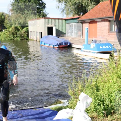 31.08.2025 - Elbe Triathlon Hamburg Luisa Fischer http://msf.ph/oto/8681129 31.08.2025 09:29:14 Schwimmen 732, 797, 835, 910 meine-sportfotos.de
