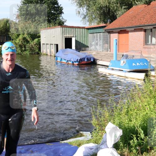 31.08.2025 - Elbe Triathlon Hamburg Luisa Fischer http://msf.ph/oto/8681130 31.08.2025 09:29:15 Schwimmen 732, 797, 835, 910 meine-sportfotos.de