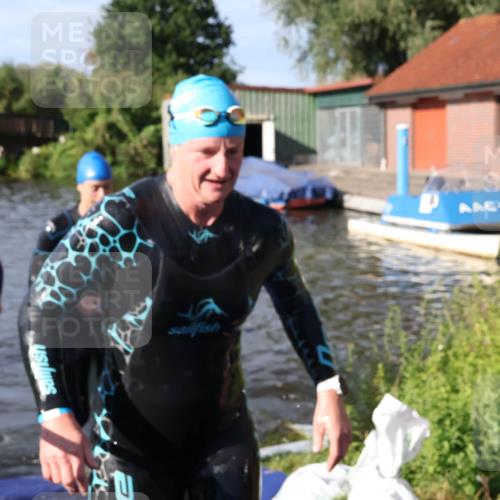 31.08.2025 - Elbe Triathlon Hamburg Luisa Fischer http://msf.ph/oto/8681133 31.08.2025 09:29:15 Schwimmen 732, 797, 835, 910 meine-sportfotos.de