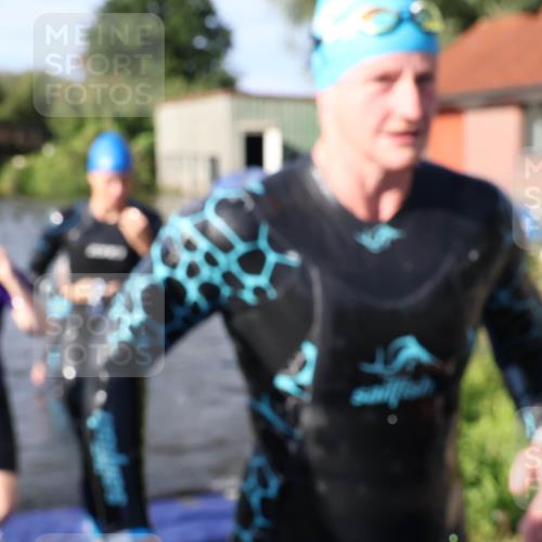 31.08.2025 - Elbe Triathlon Hamburg Luisa Fischer http://msf.ph/oto/8681135 31.08.2025 09:29:16 Schwimmen 732, 797, 835, 910 meine-sportfotos.de