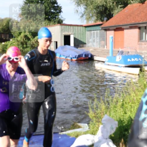 31.08.2025 - Elbe Triathlon Hamburg Luisa Fischer http://msf.ph/oto/8681137 31.08.2025 09:29:16 Schwimmen 732, 797, 835, 910 meine-sportfotos.de