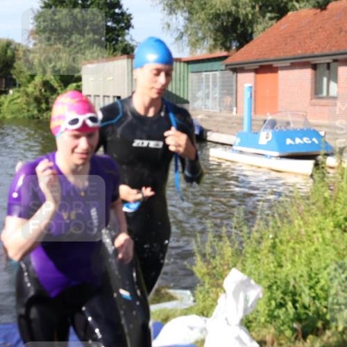 31.08.2025 - Elbe Triathlon Hamburg Luisa Fischer http://msf.ph/oto/8681138 31.08.2025 09:29:16 Schwimmen 732, 797, 835, 910 meine-sportfotos.de