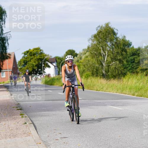 31.08.2025 - Elbe Triathlon Hamburg Michael Burmester http://msf.ph/oto/8681139 31.08.2025 10:54:54 Radfahren 1380, 1382, 1393 meine-sportfotos.de
