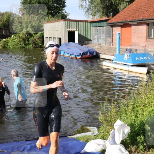 31.08.2025 - Elbe Triathlon Hamburg Luisa Fischer http://msf.ph/oto/8681141 31.08.2025 09:29:35 Schwimmen 805, 821, 853 meine-sportfotos.de