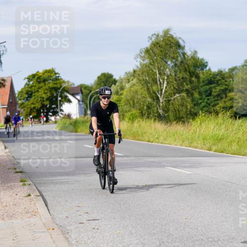 31.08.2025 - Elbe Triathlon Hamburg Michael Burmester http://msf.ph/oto/8681148 31.08.2025 10:54:57 Radfahren 1380, 1382, 1390, 1395 meine-sportfotos.de