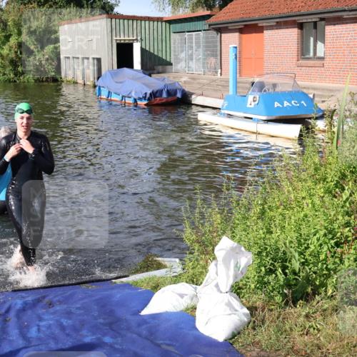 31.08.2025 - Elbe Triathlon Hamburg Luisa Fischer http://msf.ph/oto/8681153 31.08.2025 09:29:43 Schwimmen 805, 853 meine-sportfotos.de