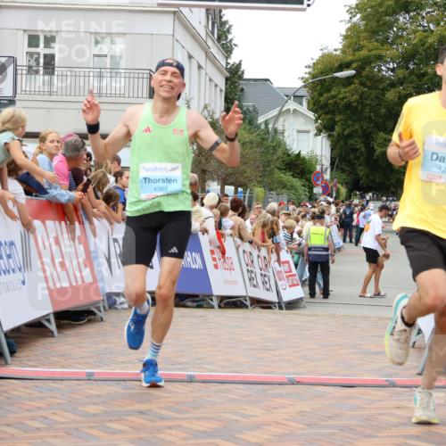 31.08.2025 - 21. Blankeneser Heldenlauf Strokosch-Dieckow http://msf.ph/oto/8681158 31.08.2025 12:06:44 Ziel 4299, 4389 meine-sportfotos.de