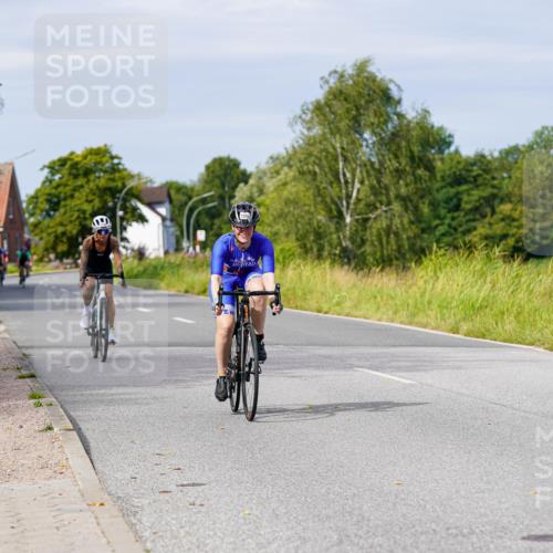 31.08.2025 - Elbe Triathlon Hamburg Michael Burmester http://msf.ph/oto/8681160 31.08.2025 10:55:02 Radfahren 1390, 1395 meine-sportfotos.de