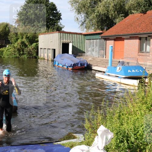 31.08.2025 - Elbe Triathlon Hamburg Luisa Fischer http://msf.ph/oto/8681165 31.08.2025 09:30:00 Schwimmen 665, 811, 888, 916 meine-sportfotos.de