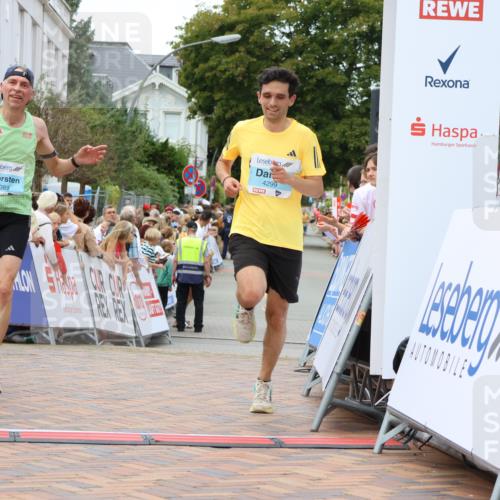 31.08.2025 - 21. Blankeneser Heldenlauf Strokosch-Dieckow http://msf.ph/oto/8681173 31.08.2025 12:06:43 Ziel 4299, 4389, 4026 meine-sportfotos.de