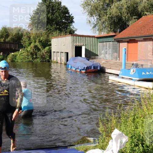 31.08.2025 - Elbe Triathlon Hamburg Luisa Fischer http://msf.ph/oto/8681174 31.08.2025 09:30:02 Schwimmen 665, 811, 888, 916 meine-sportfotos.de