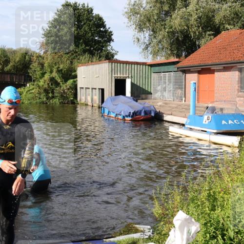 31.08.2025 - Elbe Triathlon Hamburg Luisa Fischer http://msf.ph/oto/8681177 31.08.2025 09:30:03 Schwimmen 665, 811, 888, 916 meine-sportfotos.de