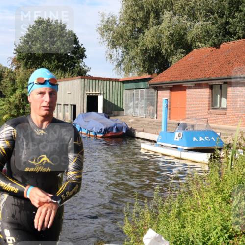 31.08.2025 - Elbe Triathlon Hamburg Luisa Fischer http://msf.ph/oto/8681183 31.08.2025 09:30:04 Schwimmen 665, 811, 888, 916 meine-sportfotos.de