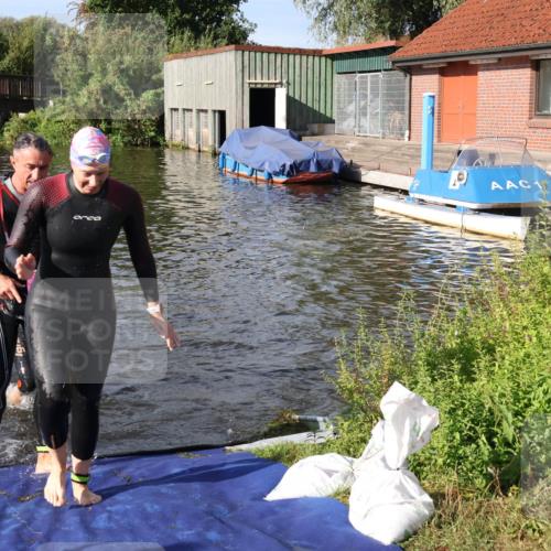 31.08.2025 - Elbe Triathlon Hamburg Luisa Fischer http://msf.ph/oto/8681190 31.08.2025 09:30:07 Schwimmen 665, 760, 811, 888, 916 meine-sportfotos.de